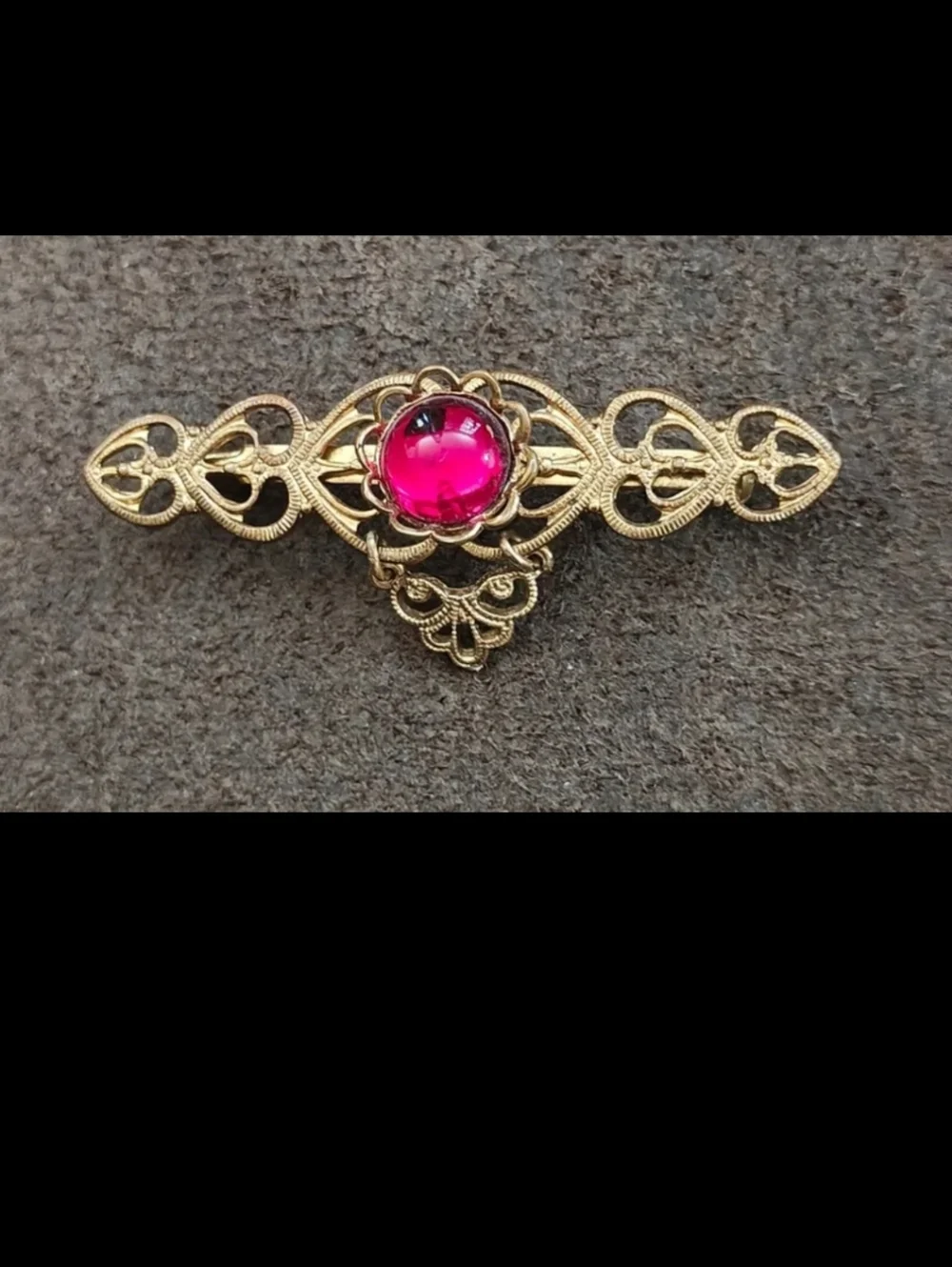1960s/70s Goldtone Open Sideways Hearts  With Center Red Jelly Cabochon Brooch - Picture 6 of 9